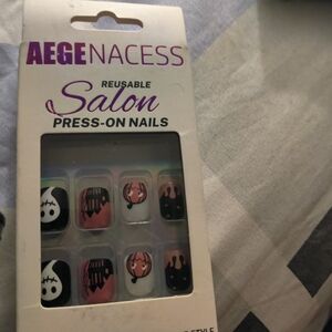 AEGENACESS Reusable Salon Press-On Nails